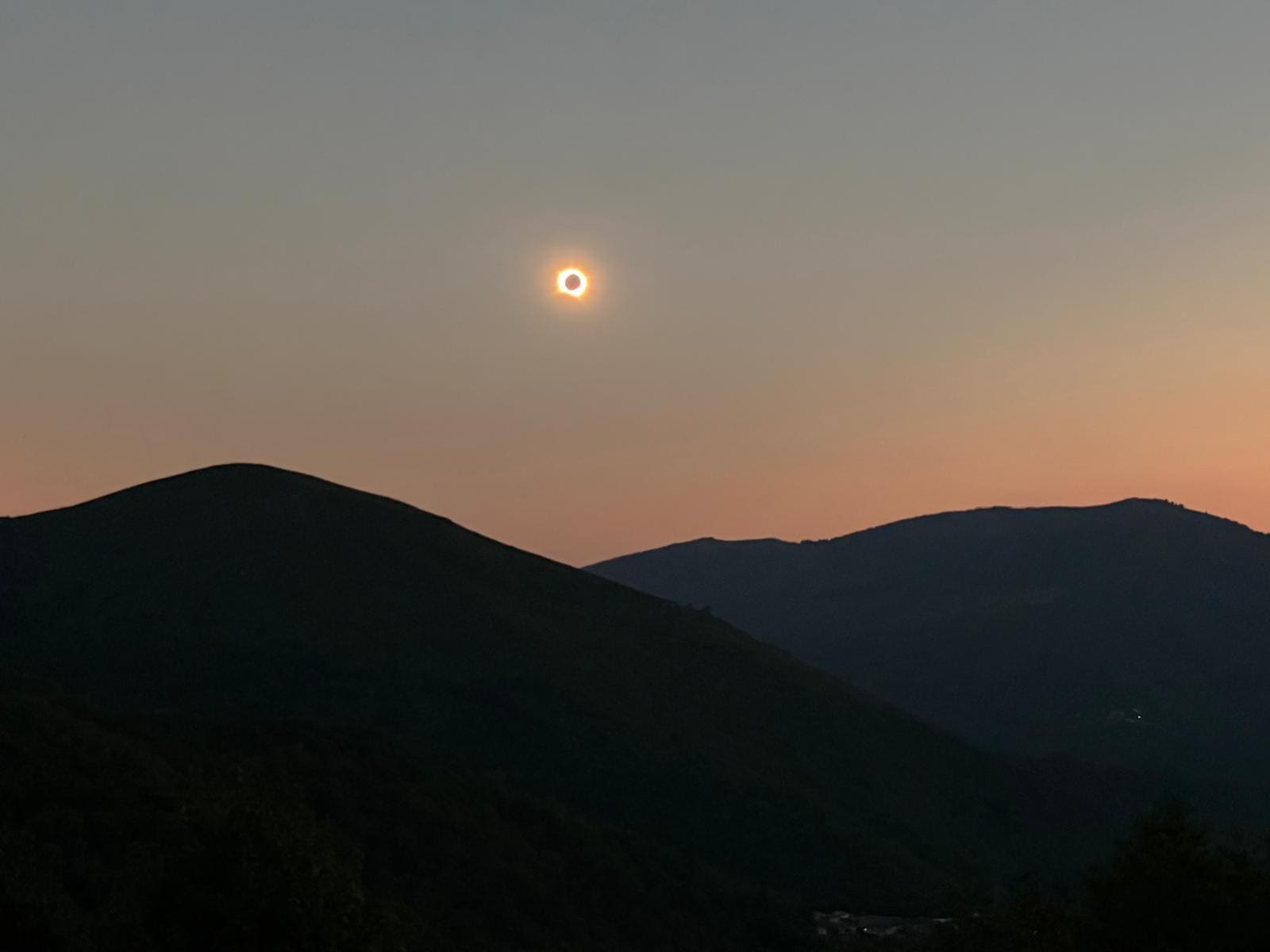 Eclipse solar anular sobre a Serra do Courel
